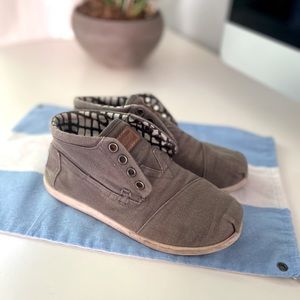 TOM’S slip on Booties.